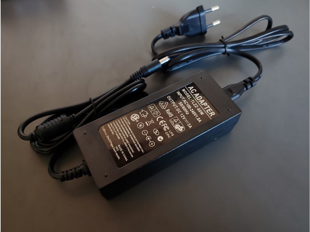 Napájecí zdroj 12V 60W do zásuvky