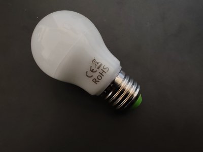LED žárovka E27 SA6W 360